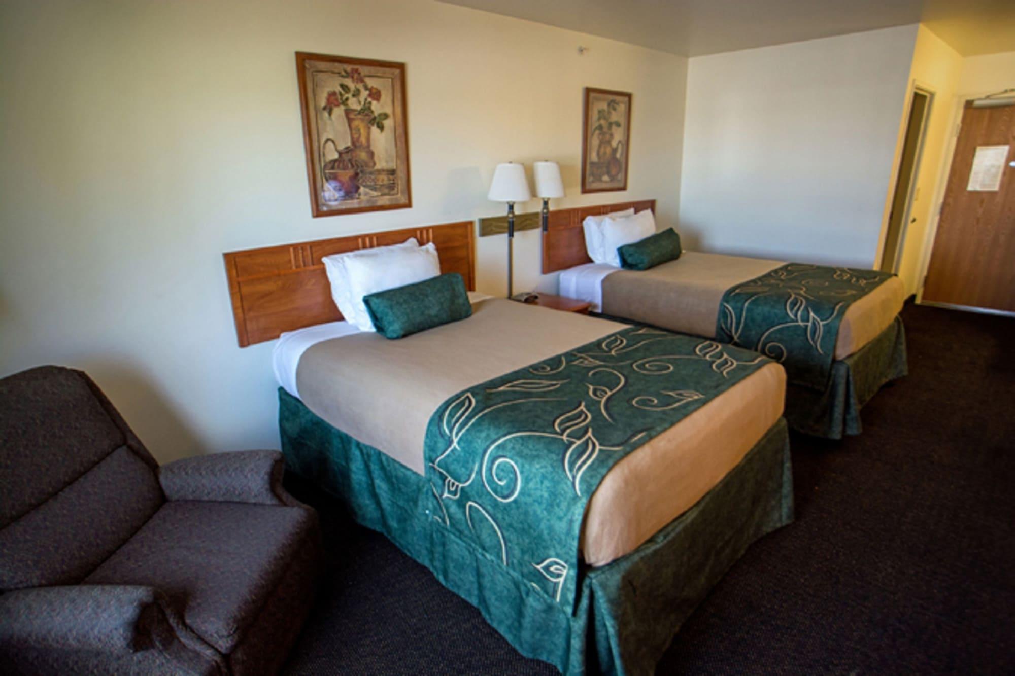 Travelodge By Wyndham Clinton Valley West Court Exterior photo