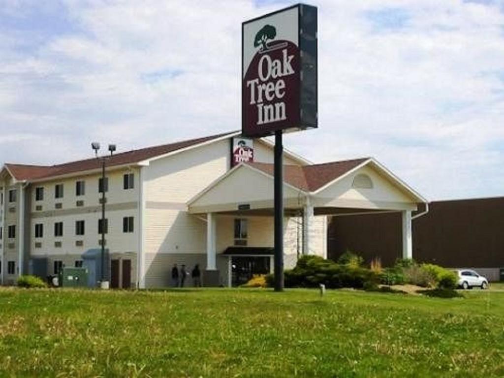 Travelodge By Wyndham Clinton Valley West Court Exterior photo